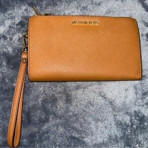 Michael Kors’s wallet